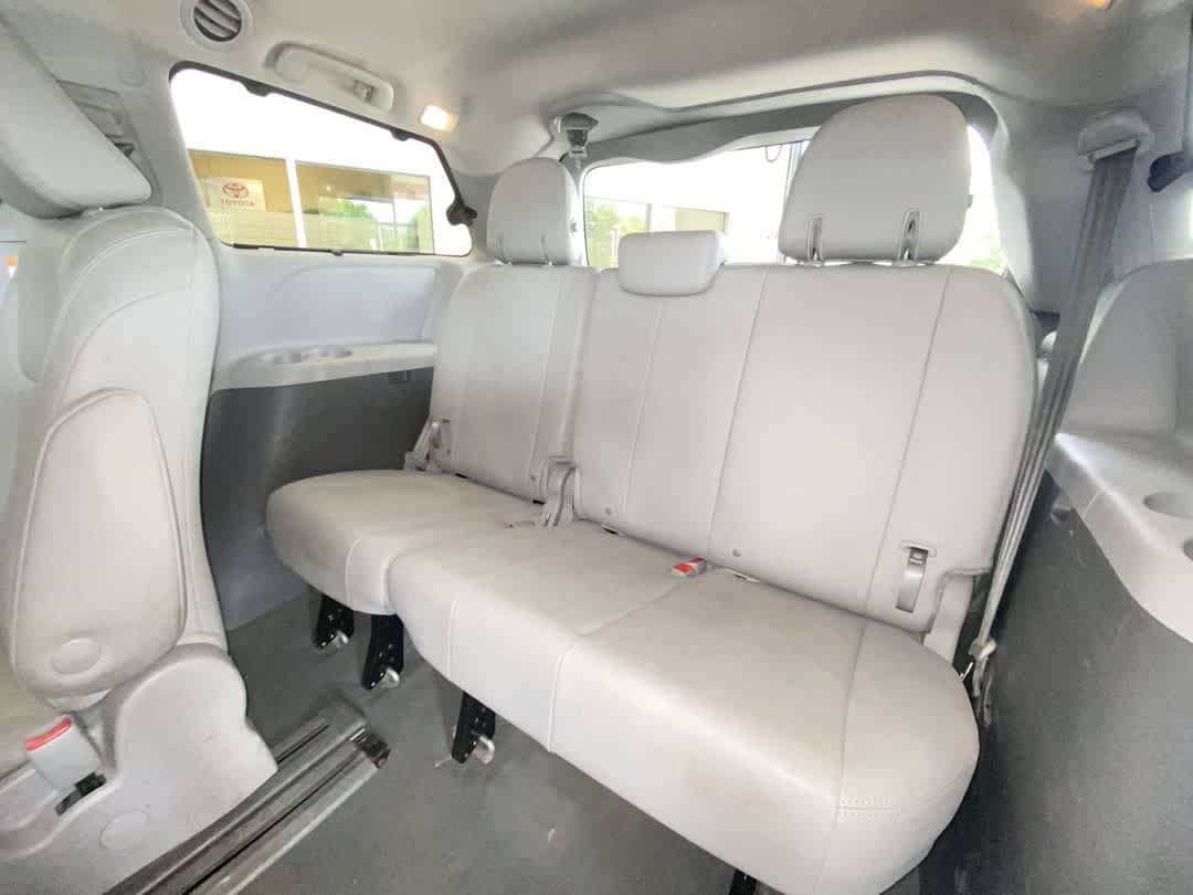 Thumbnail: 2019 Toyota Sienna - 25