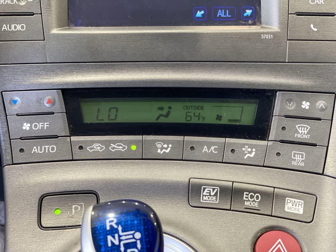 Thumbnail: 2013 Toyota Prius - 20
