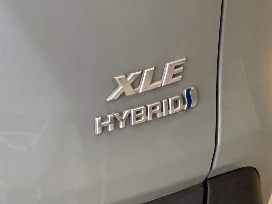 Thumbnail: 2021 Toyota RAV4 - 12