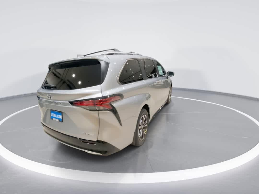 Thumbnail: 2025 Toyota Sienna - 8