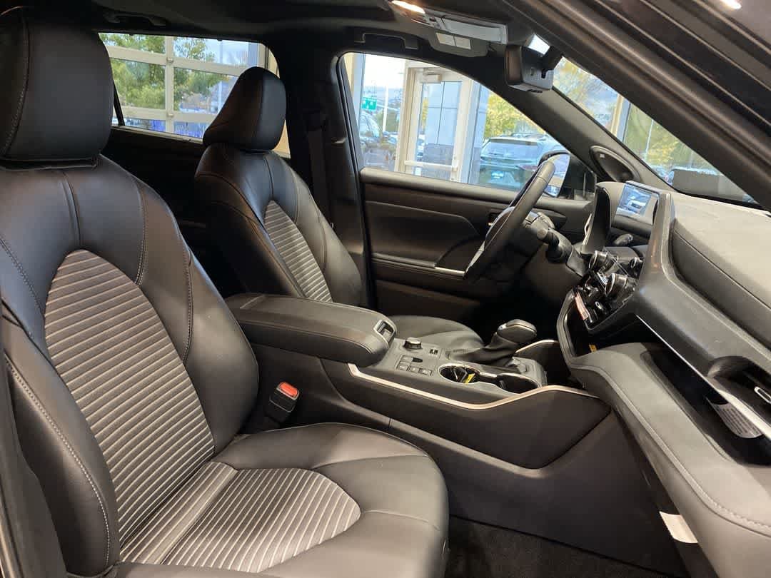 Thumbnail: 2025 Toyota Highlander - 27