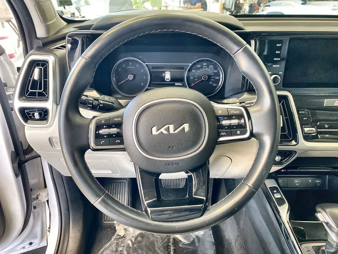Thumbnail: 2022 Kia Sorento - 16