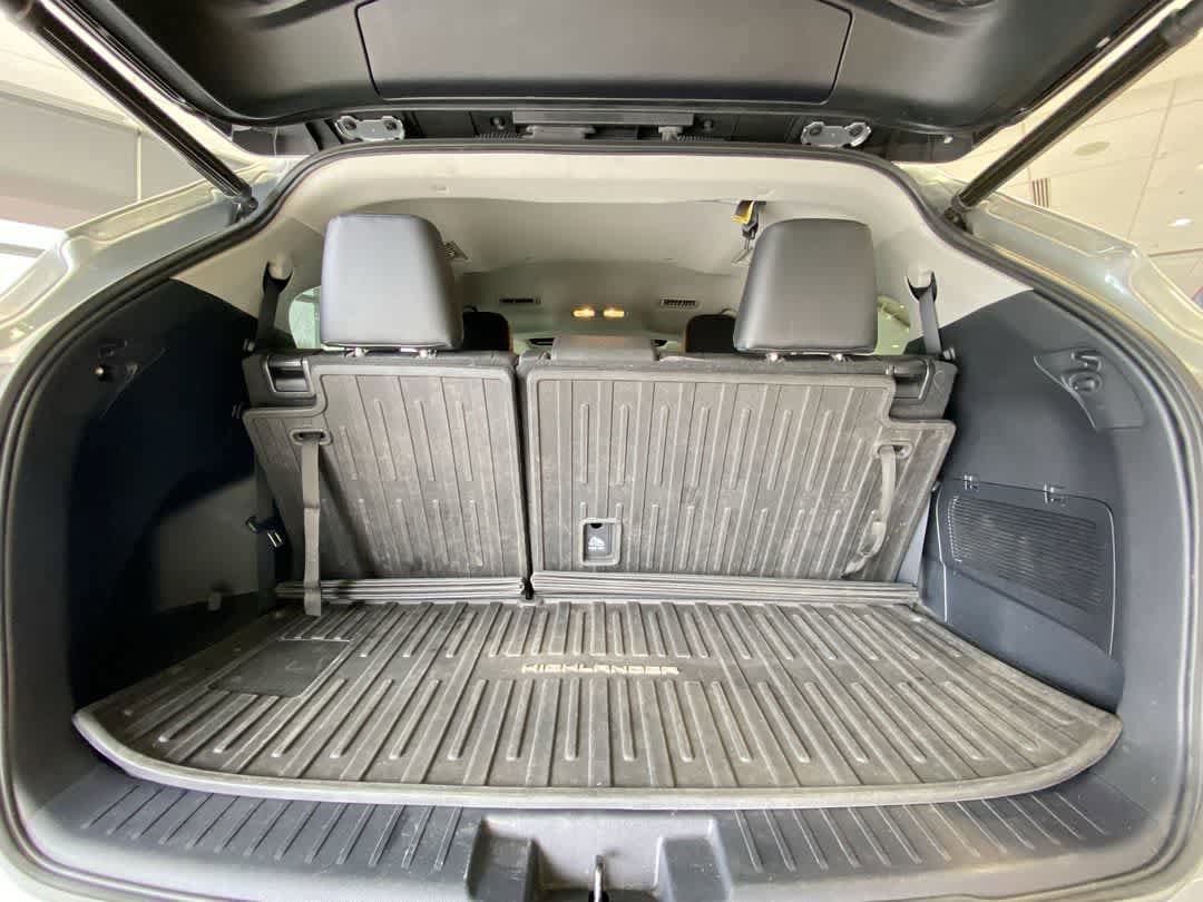 Thumbnail: 2021 Toyota Highlander - 27