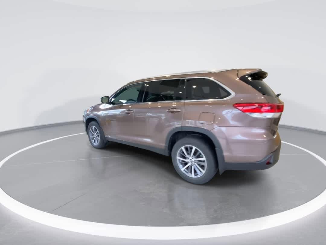Thumbnail: 2019 Toyota Highlander - 6