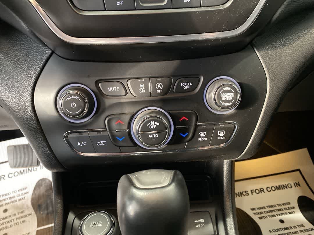 Thumbnail: 2021 Jeep Cherokee - 21