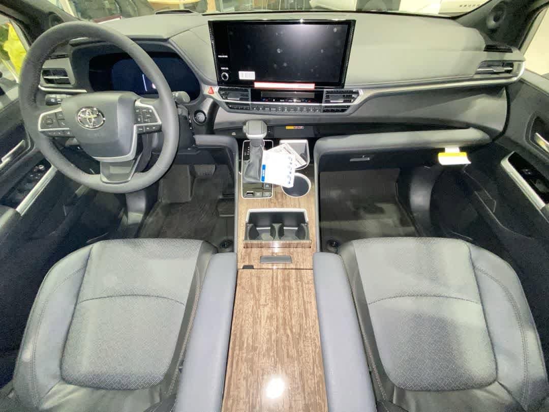 Thumbnail: 2025 Toyota Sienna - 22