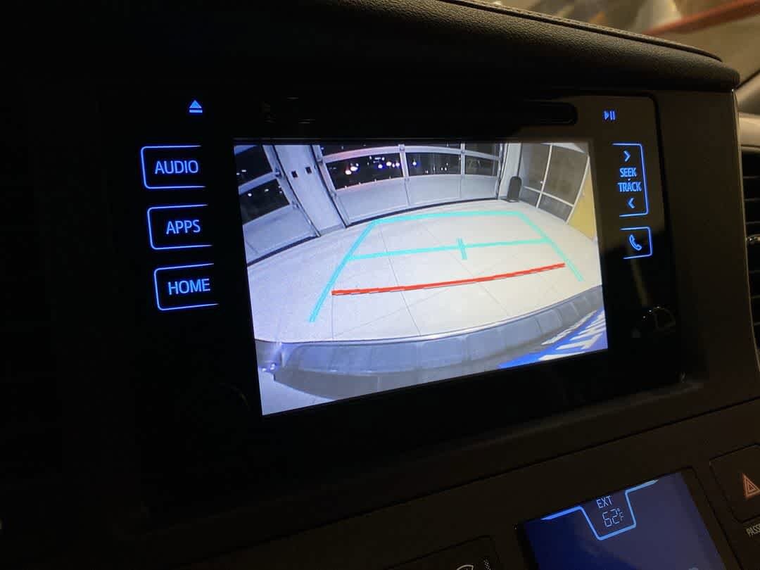 Thumbnail: 2017 Toyota Sienna - 19