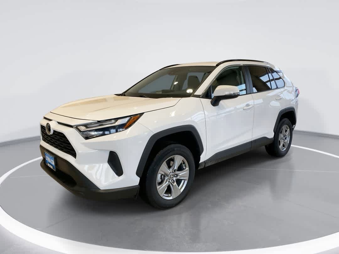 2025 Toyota RAV4 XLE's photo