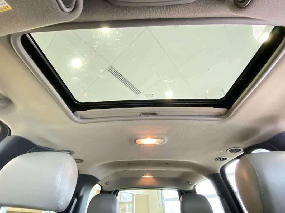 Thumbnail: 2002 Chevrolet Tahoe - 23