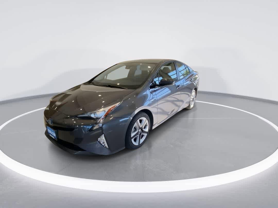 2016 Toyota Prius Three Touring 4
