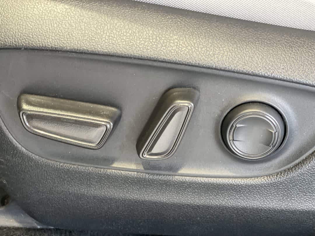 Thumbnail: 2021 Toyota RAV4 - 15