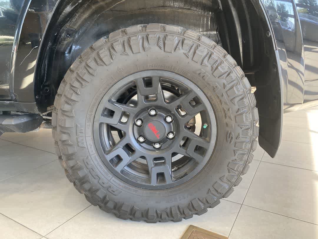 Thumbnail: 2019 Toyota 4Runner - 12