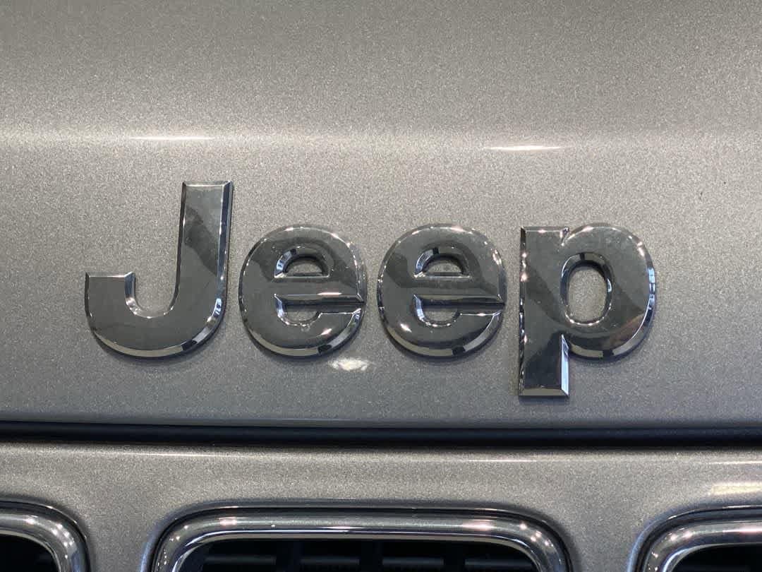 Thumbnail: 2015 Jeep Grand Cherokee - 10