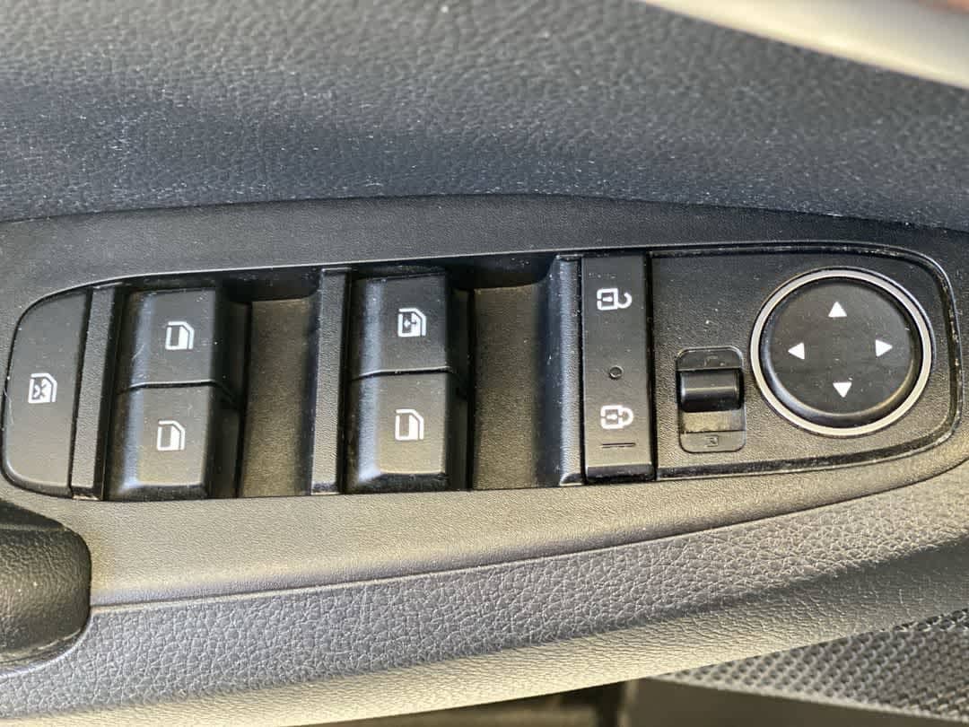 Thumbnail: 2021 Kia Seltos - 16