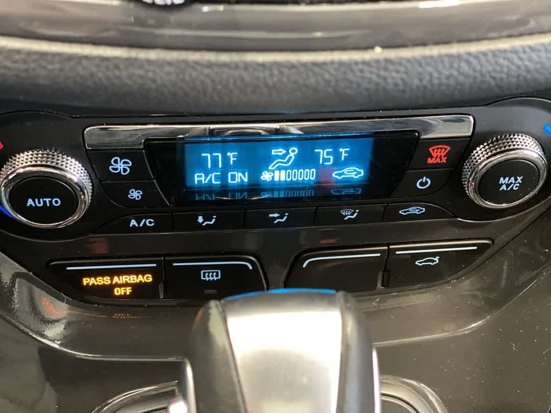 Thumbnail: 2015 Ford Escape - 21