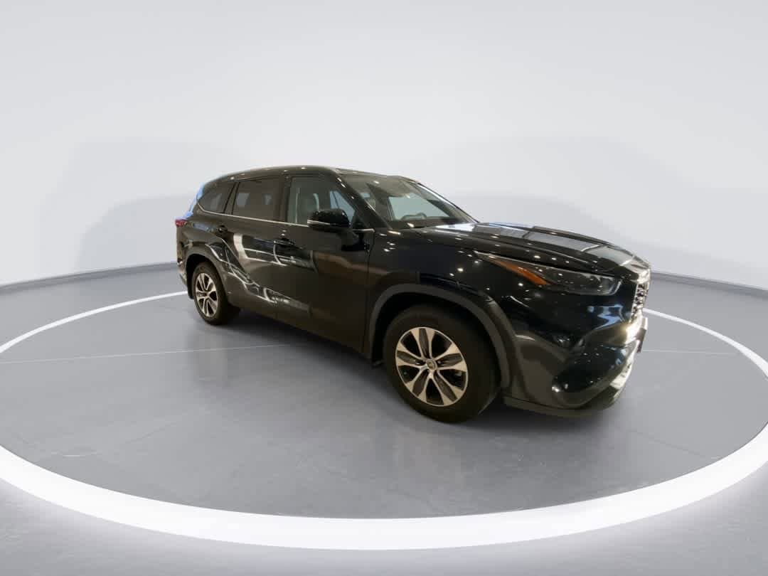 Thumbnail: 2022 Toyota Highlander - 2