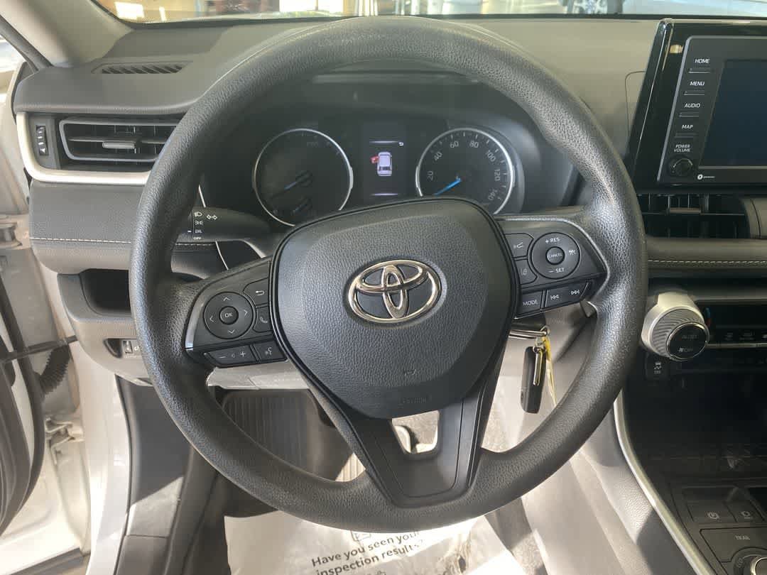 Thumbnail: 2022 Toyota RAV4 - 17