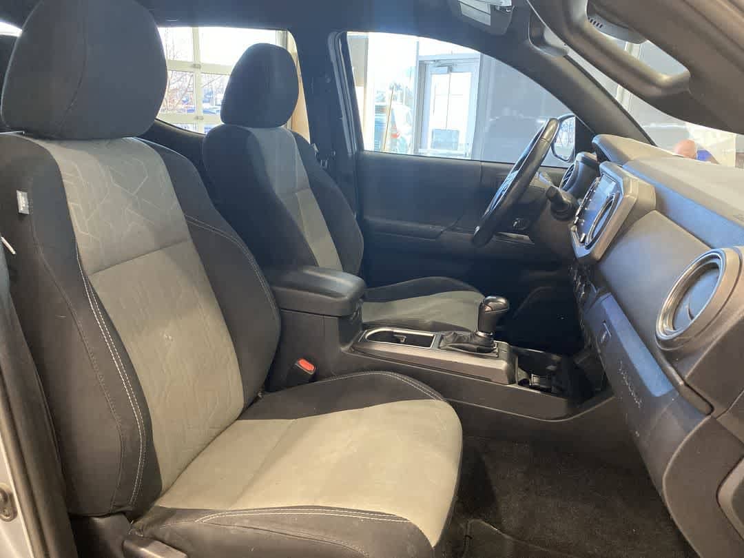 Thumbnail: 2020 Toyota Tacoma - 23