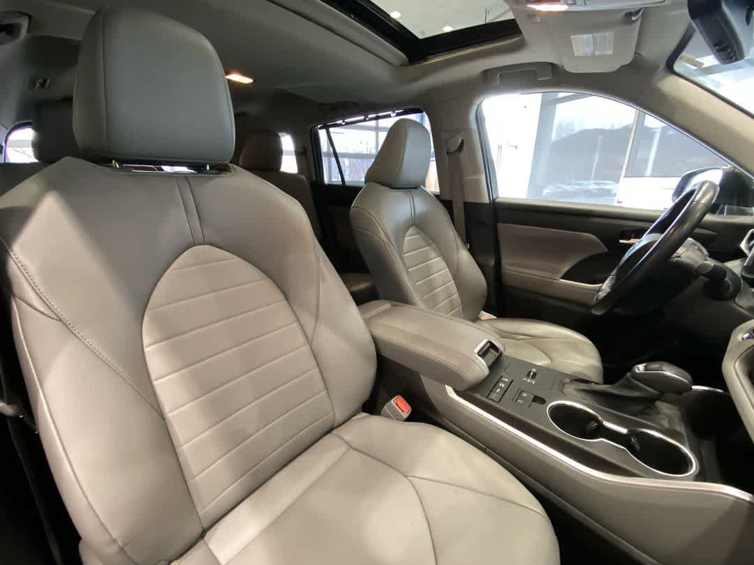 Thumbnail: 2022 Toyota Highlander - 28