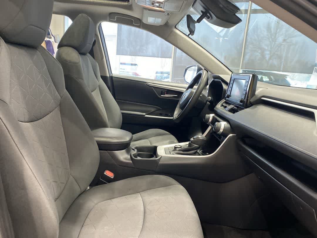 Thumbnail: 2020 Toyota RAV4 - 24