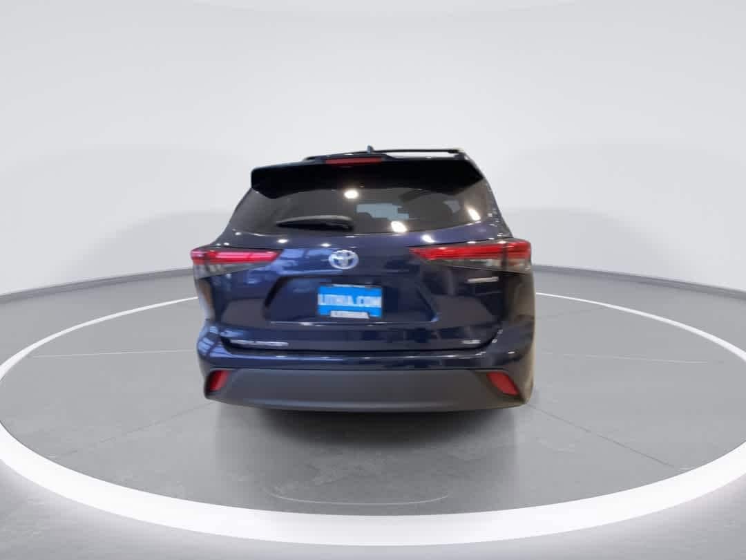 Thumbnail: 2023 Toyota Highlander - 7