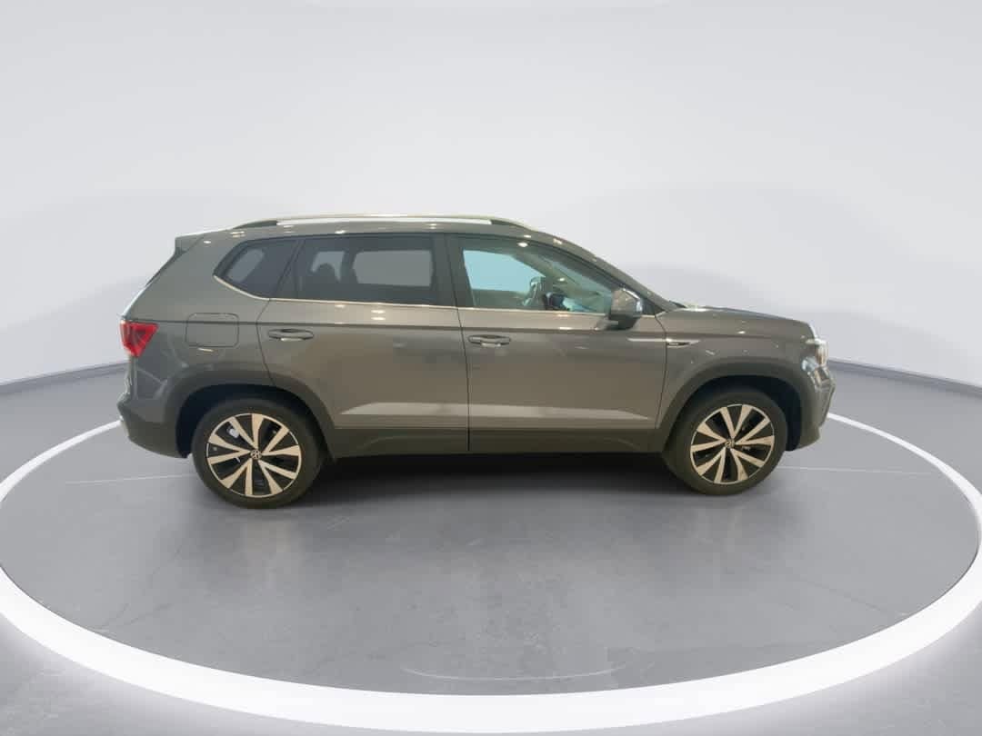 Thumbnail: 2022 Volkswagen Taos - 9