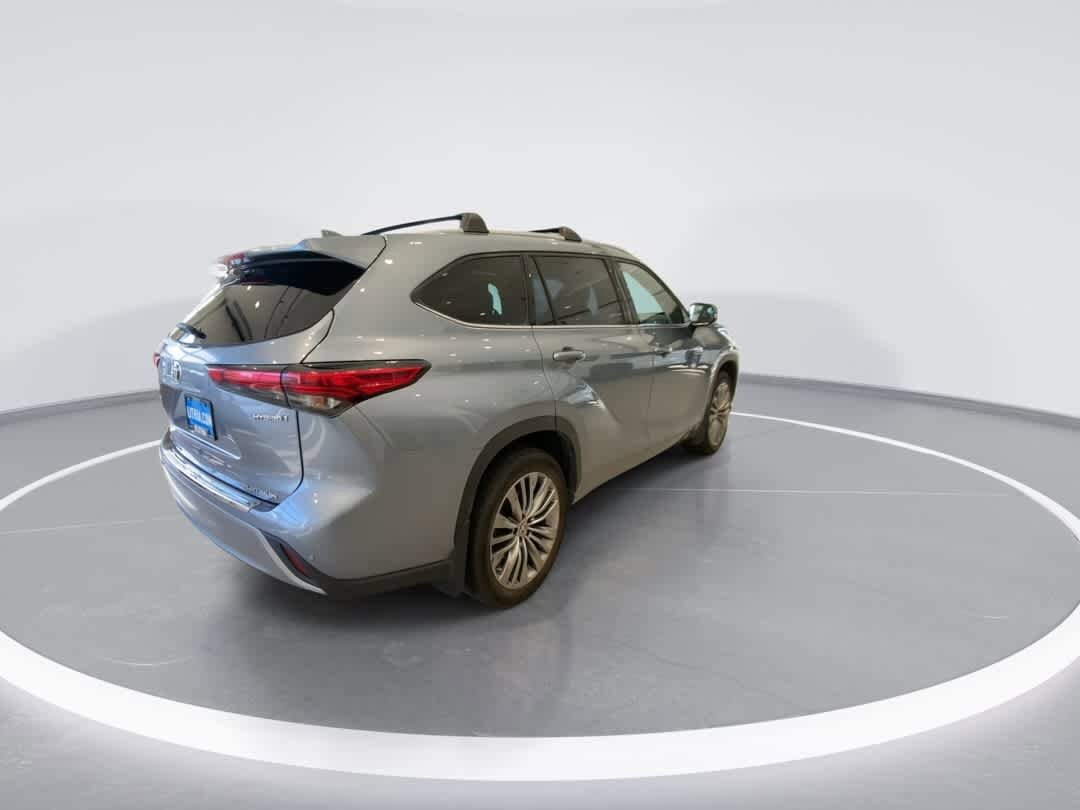Thumbnail: 2021 Toyota Highlander - 8