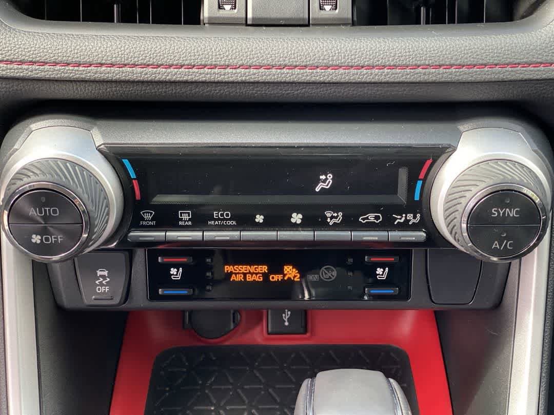 Thumbnail: 2022 Toyota RAV4 - 21