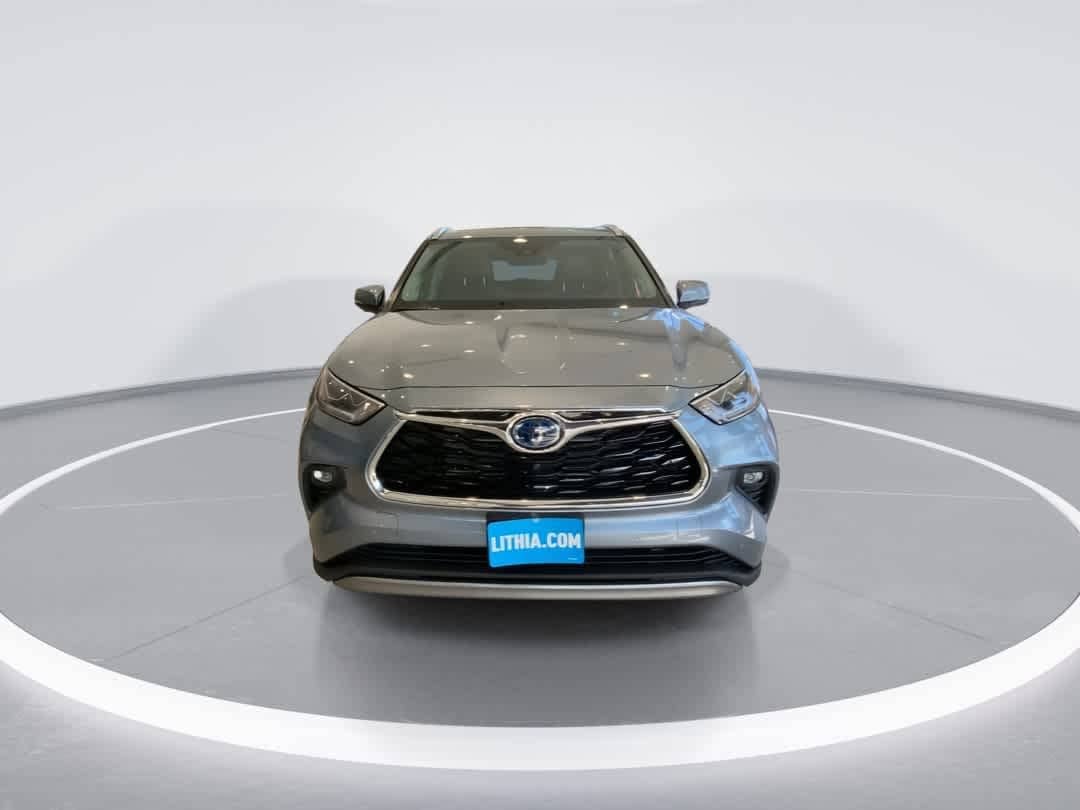 Thumbnail: 2023 Toyota Highlander - 3