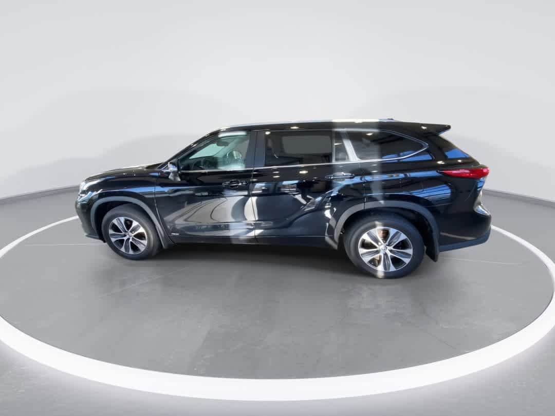 Thumbnail: 2023 Toyota Highlander - 5