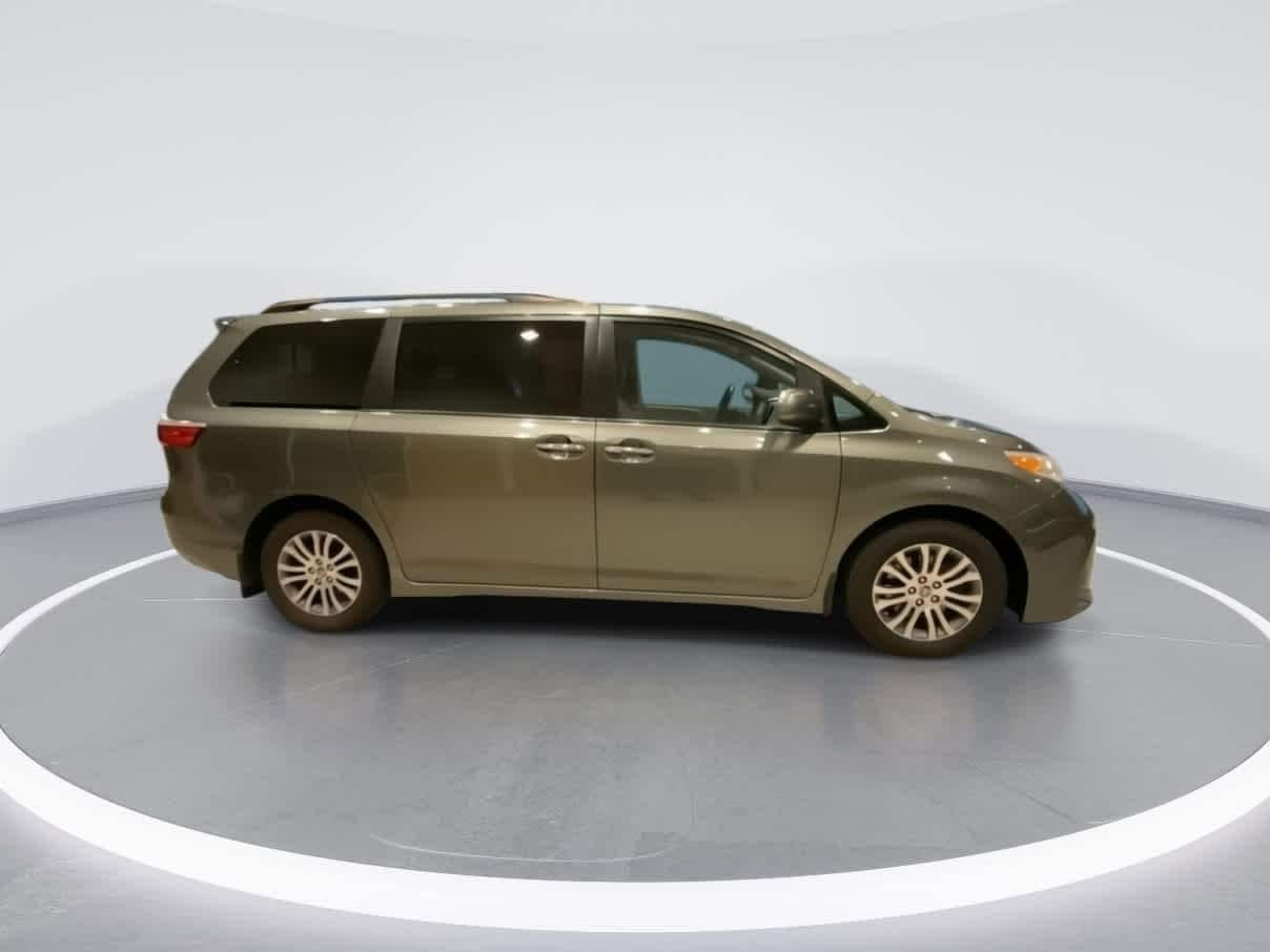 Used 2020 Toyota Sienna XLE with VIN 5TDYZ3DC1LS077136 for sale in Missoula, MT