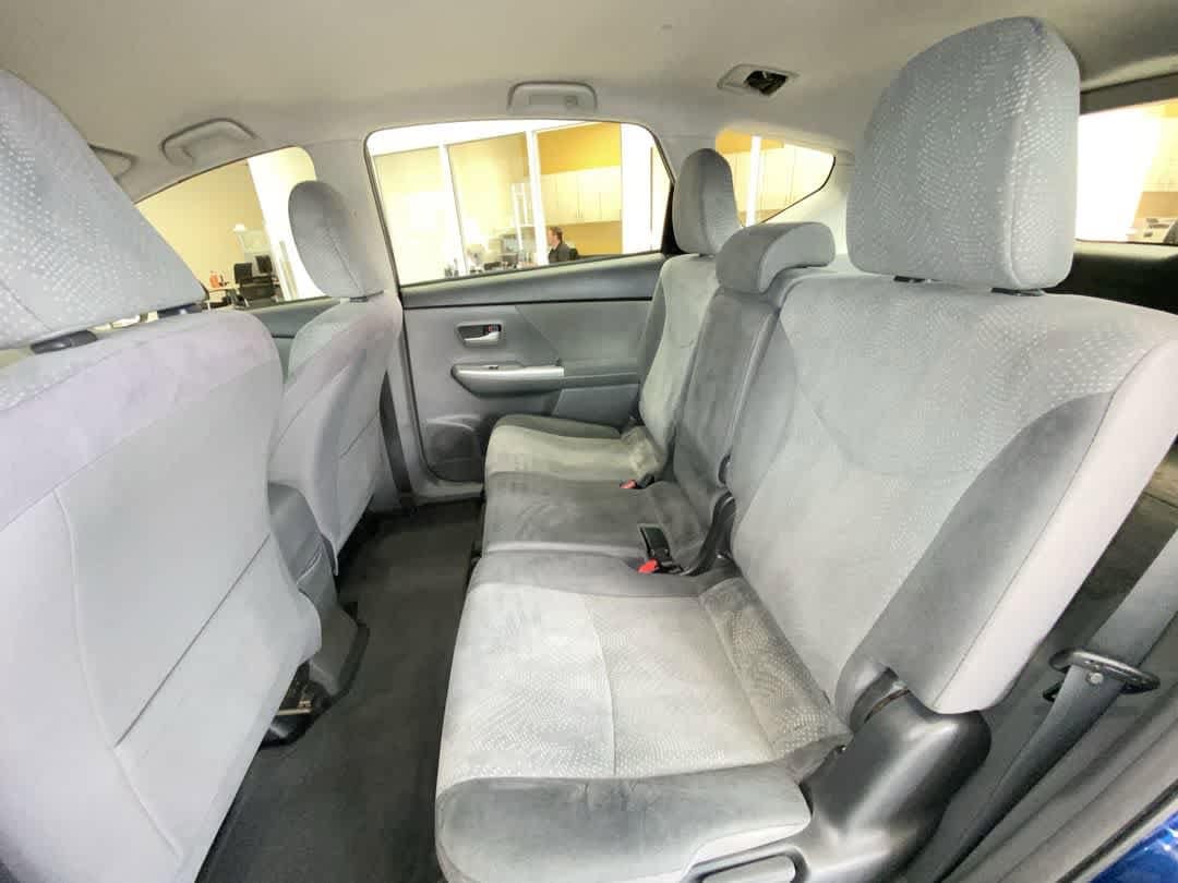 Thumbnail: 2012 Toyota Prius v - 23