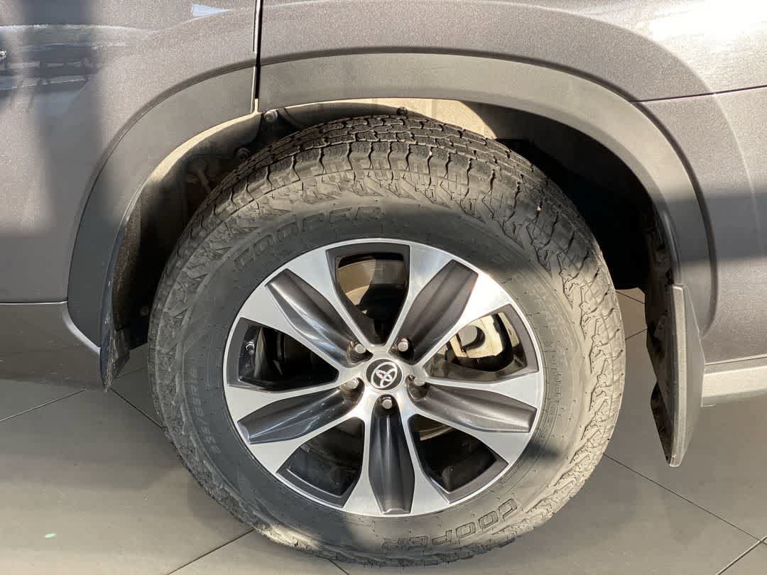 Thumbnail: 2022 Toyota Highlander - 12