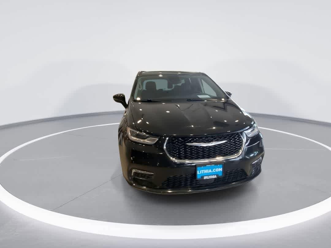 Thumbnail: 2023 Chrysler Pacifica - 3