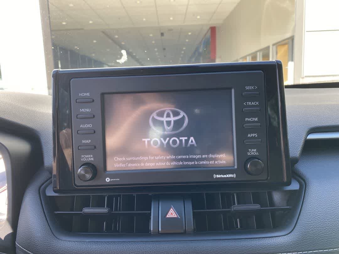Thumbnail: 2022 Toyota RAV4 - 18