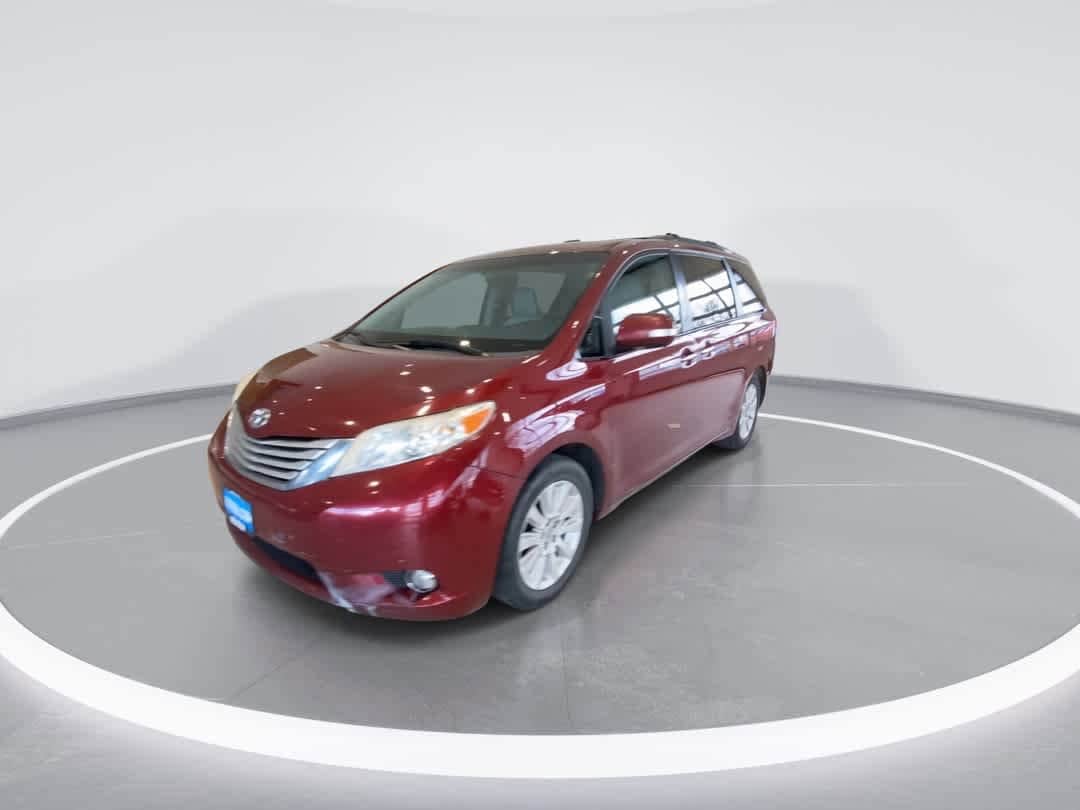 Thumbnail: 2014 Toyota Sienna - 4