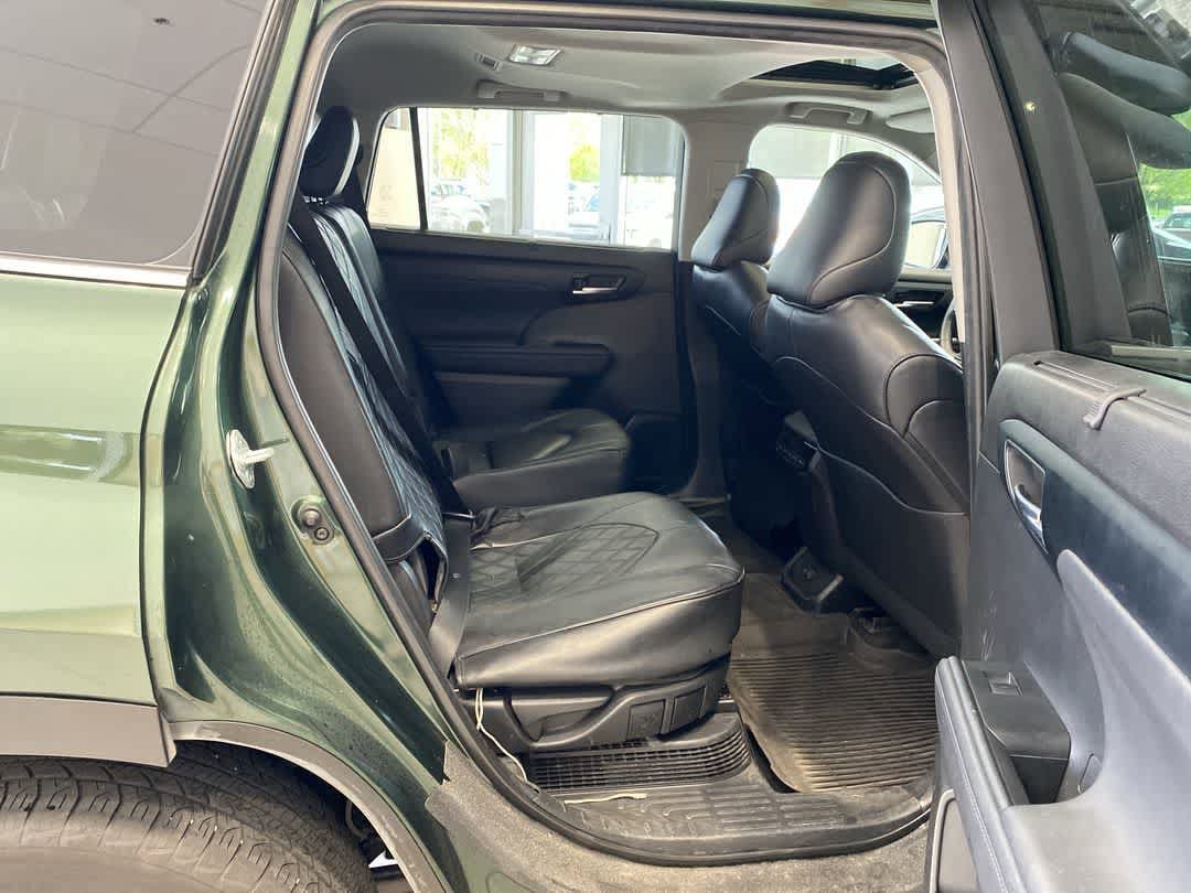 Thumbnail: 2023 Toyota Highlander - 12