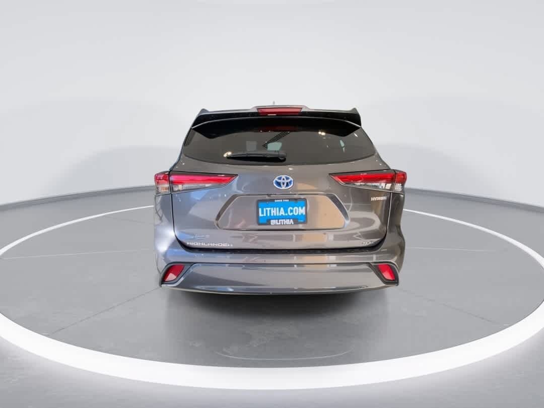 Thumbnail: 2023 Toyota Highlander - 7