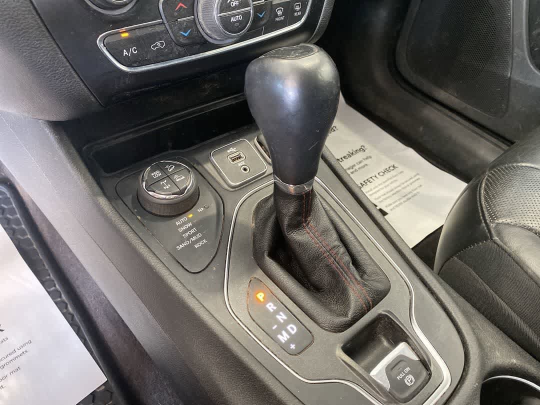 Thumbnail: 2019 Jeep Cherokee - 21
