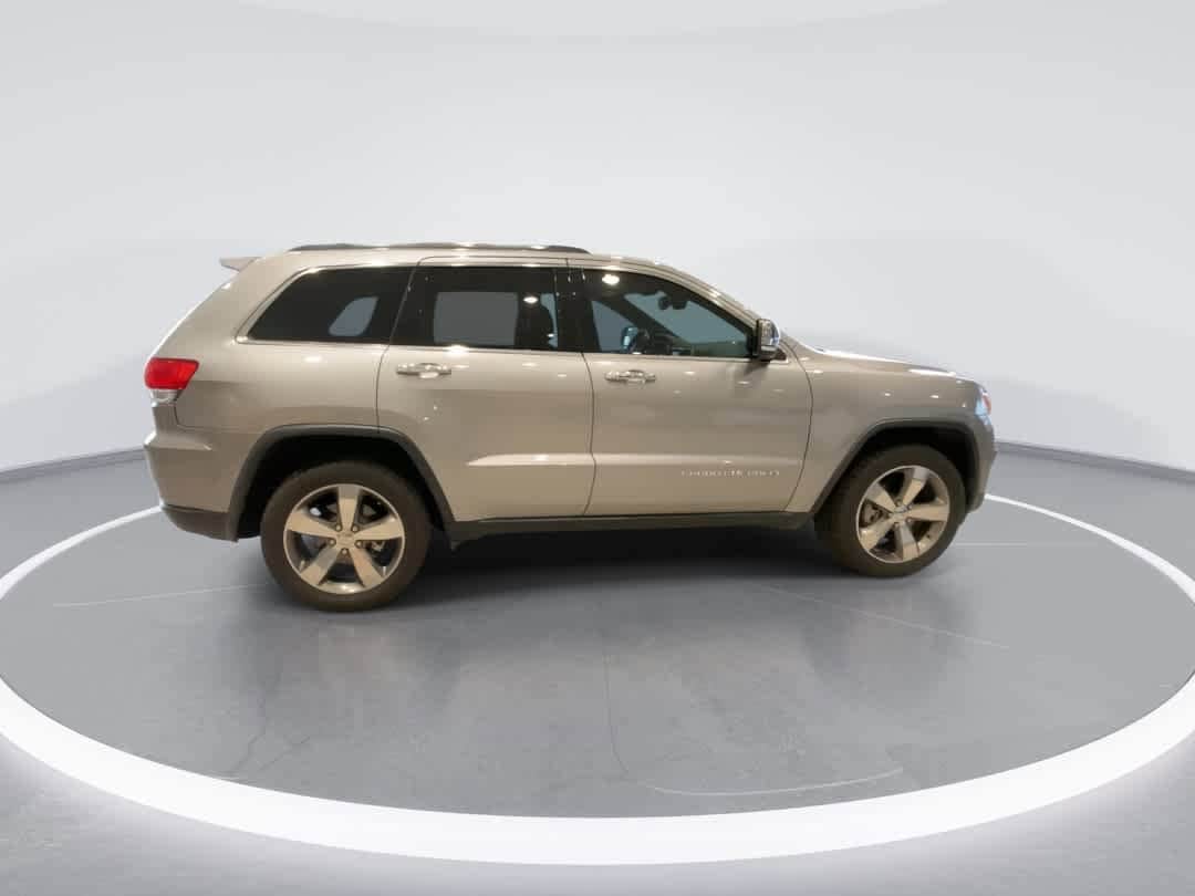 Thumbnail: 2015 Jeep Grand Cherokee - 9