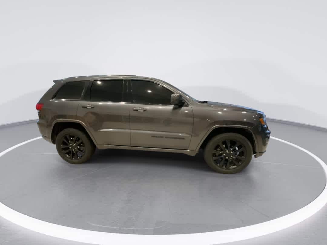 Thumbnail: 2018 Jeep Grand Cherokee - 9