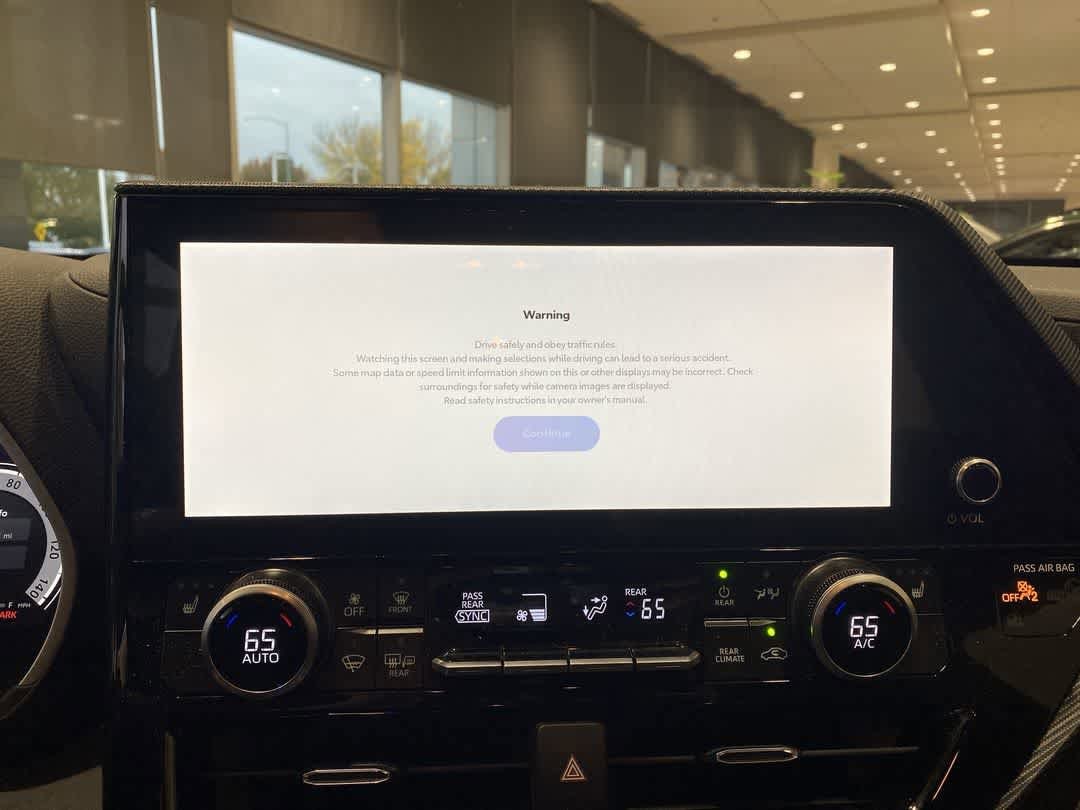 Thumbnail: 2025 Toyota Highlander - 18