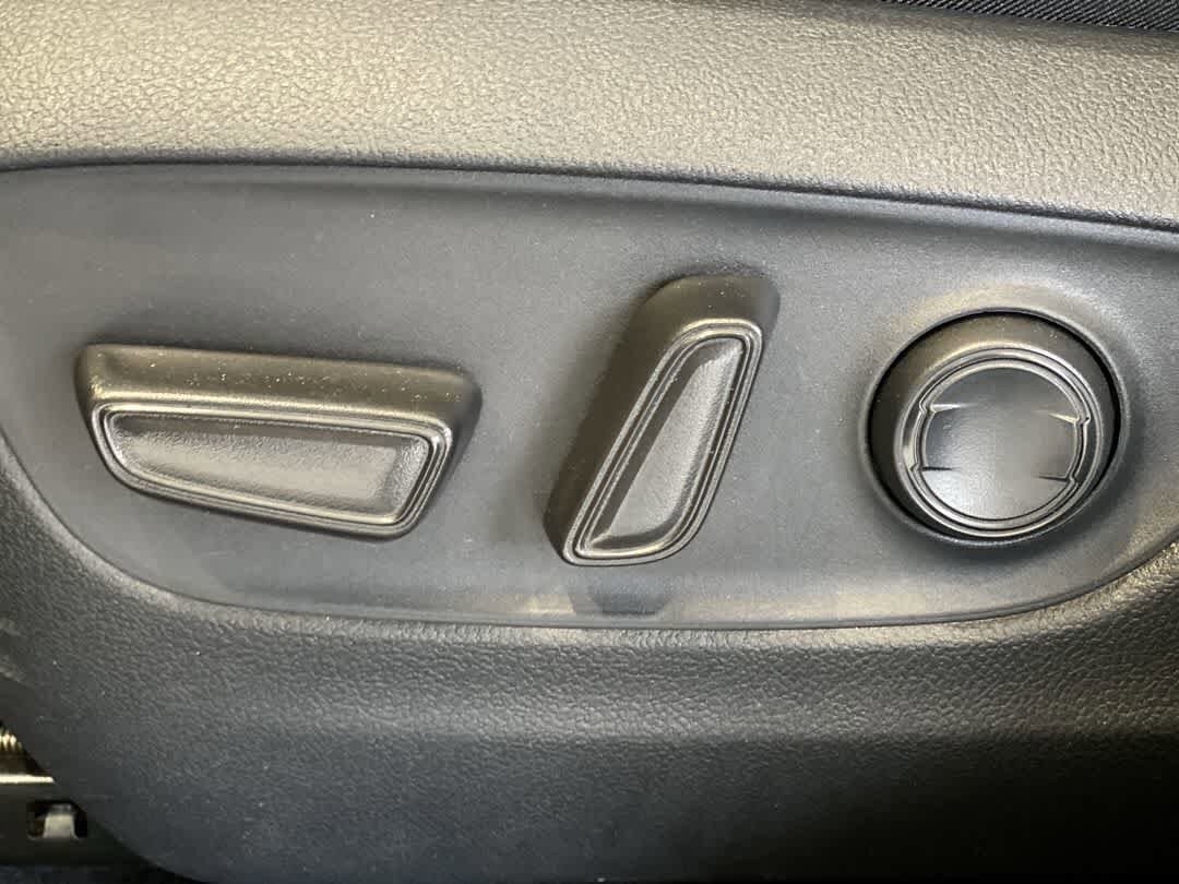 Thumbnail: 2025 Toyota RAV4 - 15