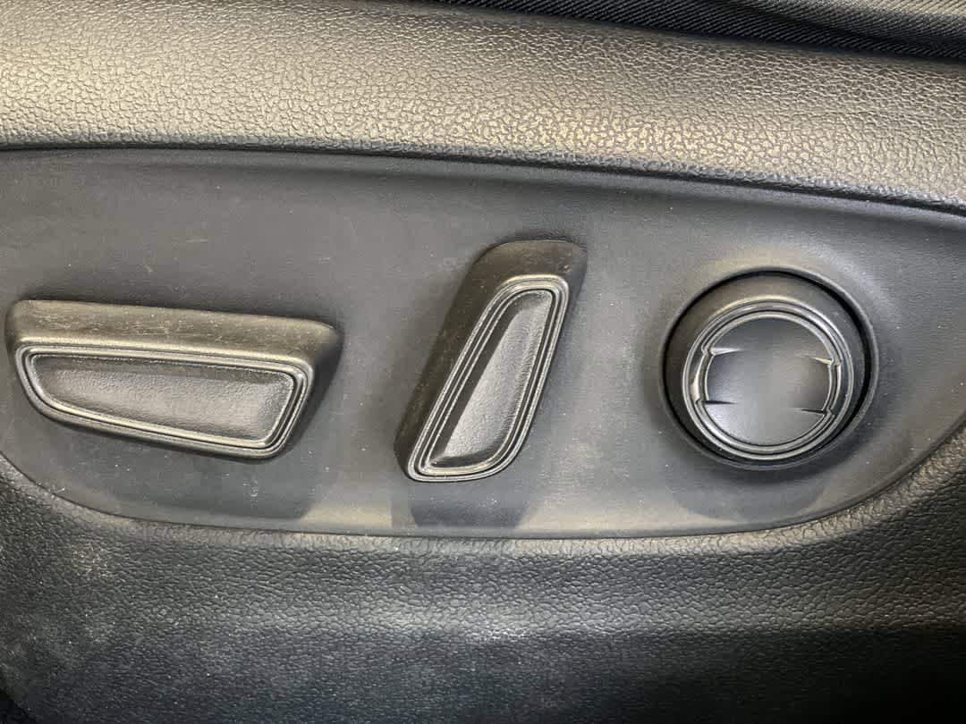 Thumbnail: 2023 Toyota RAV4 - 15