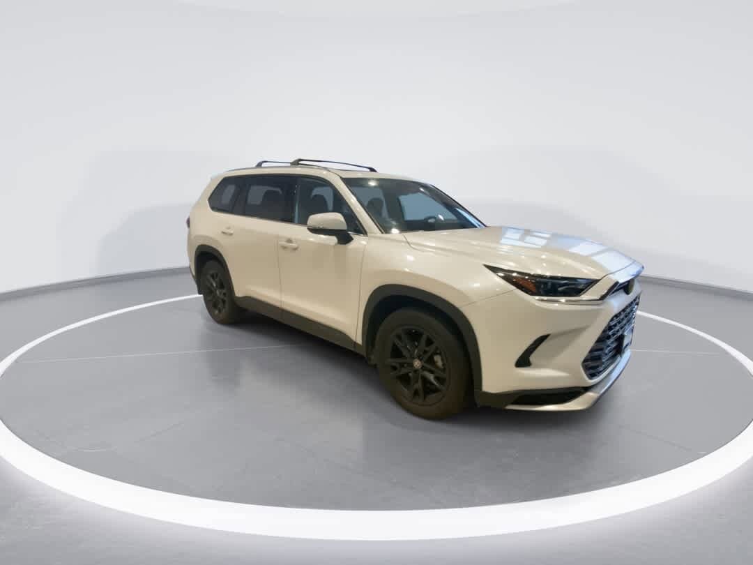 2024 Toyota Highlander Hybrid Limited photo 2