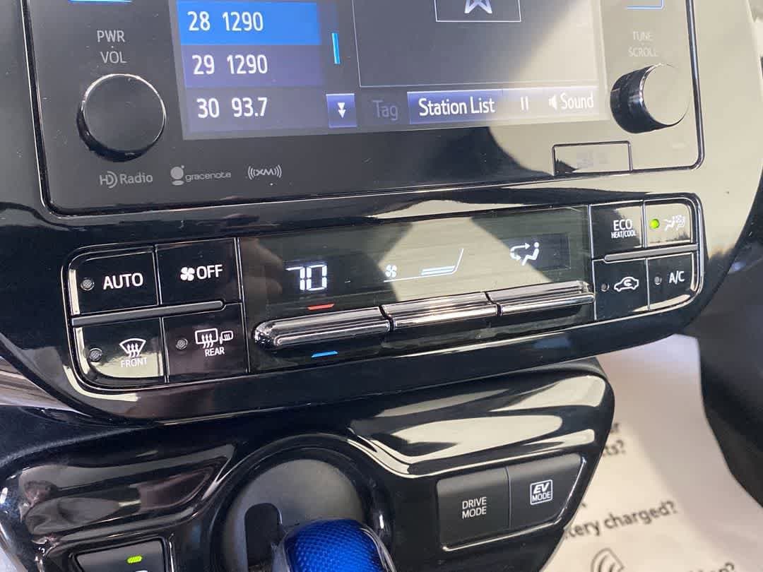 2016 Toyota Prius Three Touring 20