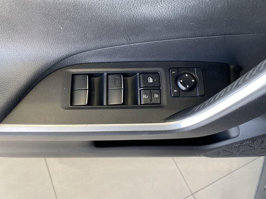 Thumbnail: 2021 Toyota RAV4 - 16