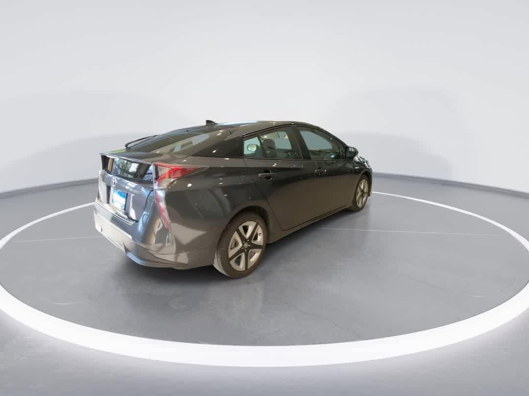 2016 Toyota Prius Three Touring 8