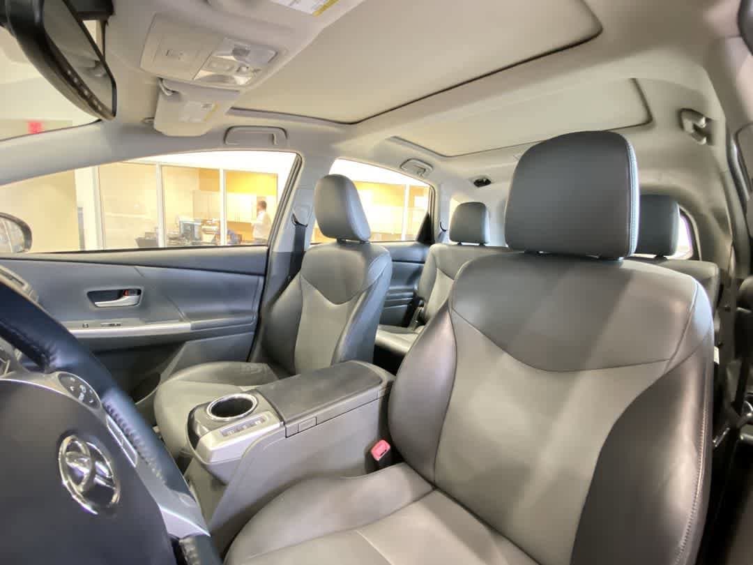 Thumbnail: 2013 Toyota Prius v - 14