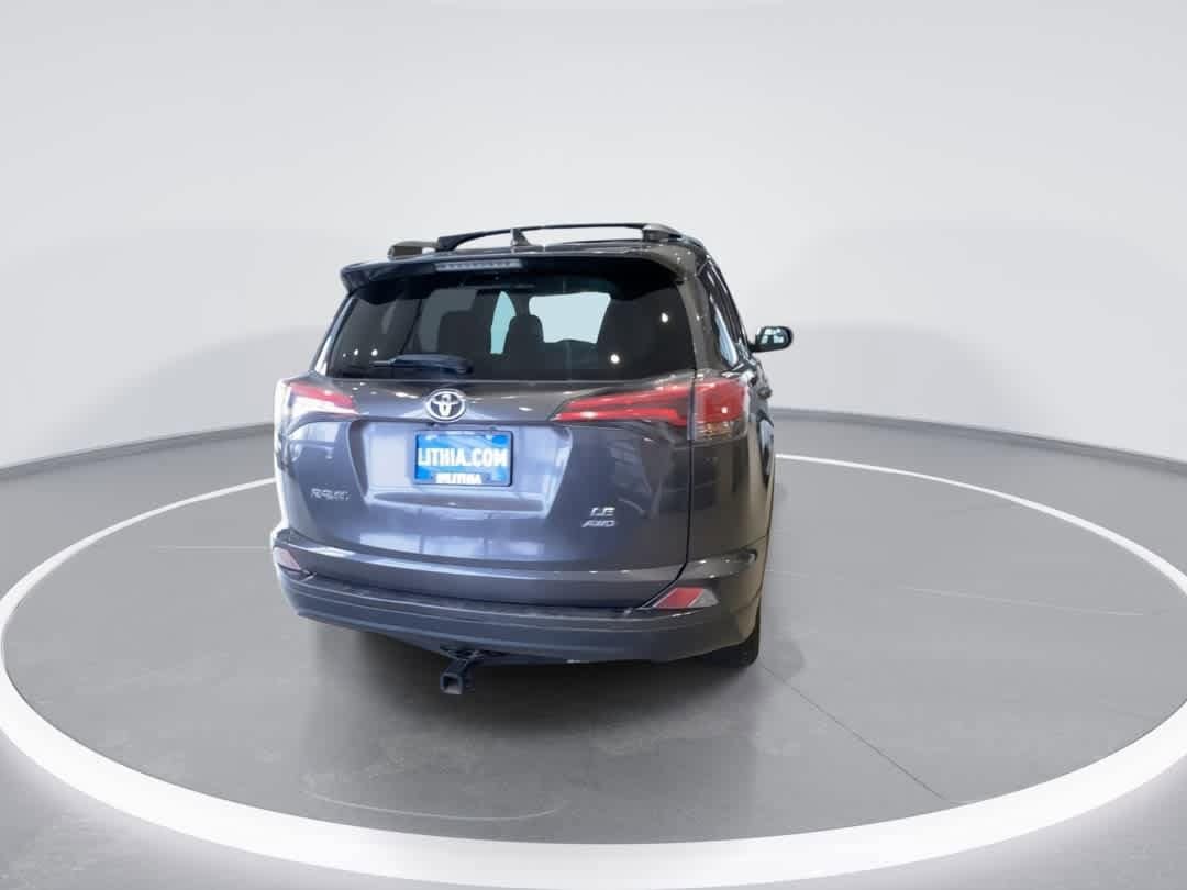 Thumbnail: 2018 Toyota RAV4 - 8